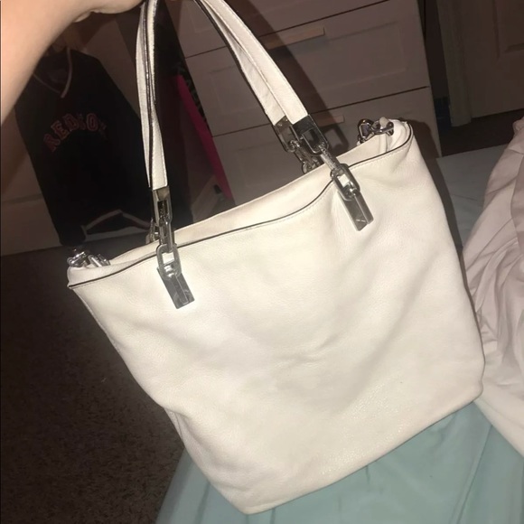 White MK purse - Picture 3 of 4